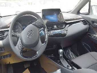 TOYOTA C-HR 2018 Image 2