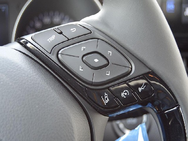 TOYOTA C-HR 2018 Image 19