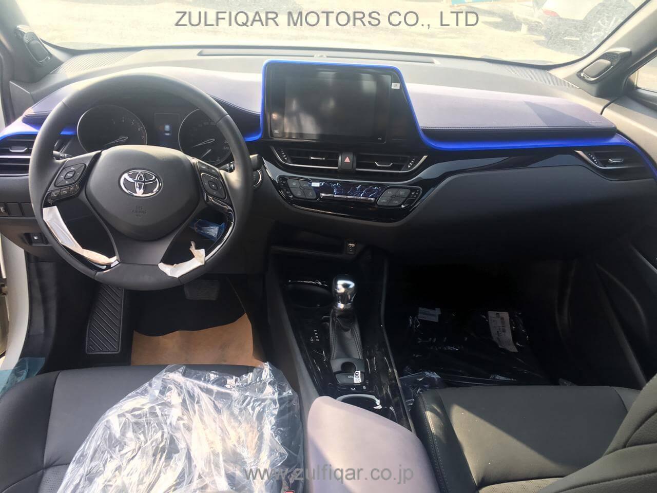 TOYOTA C-HR 2018 Image 2