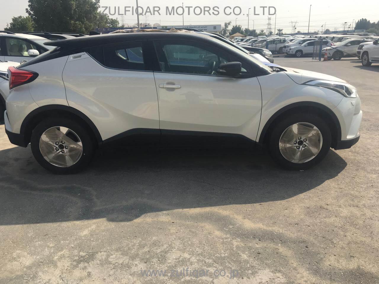 TOYOTA C-HR 2018 Image 19