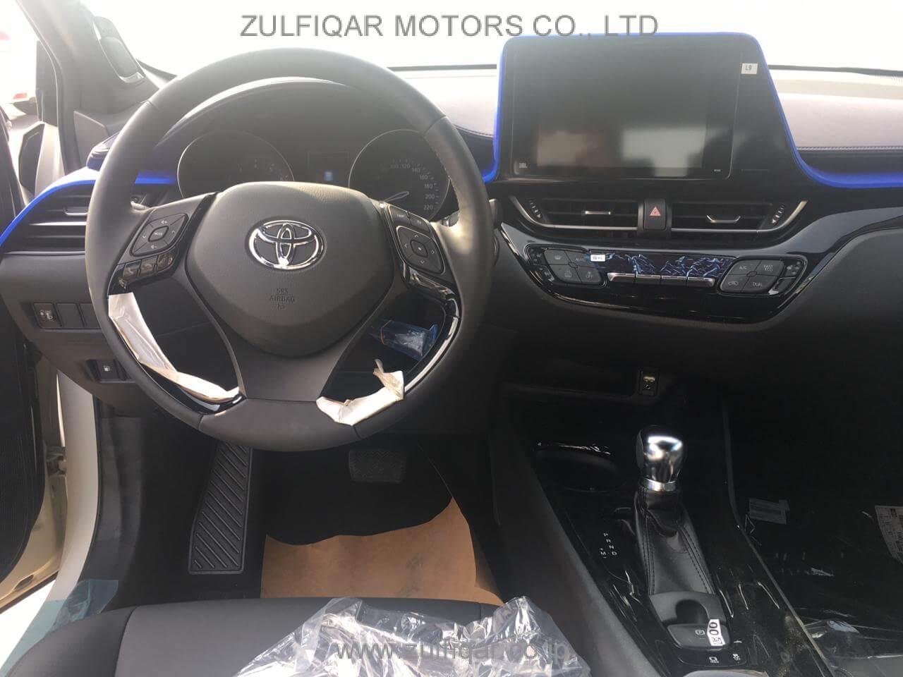 TOYOTA C-HR 2018 Image 8