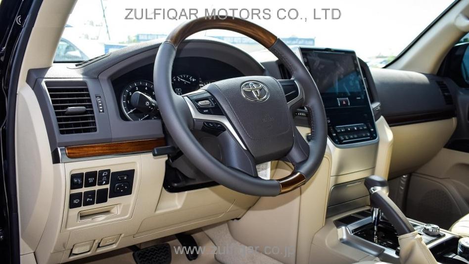 TOYOTA LAND CRUISER 2018 Image 8