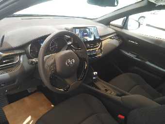 TOYOTA C-HR 2017 Image 2