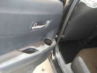 TOYOTA C-HR 2017 Image 8