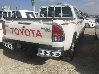 TOYOTA HILUX 2016 Image 6