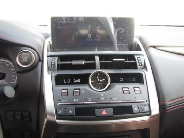 LEXUS NX 300 2018 Image 19