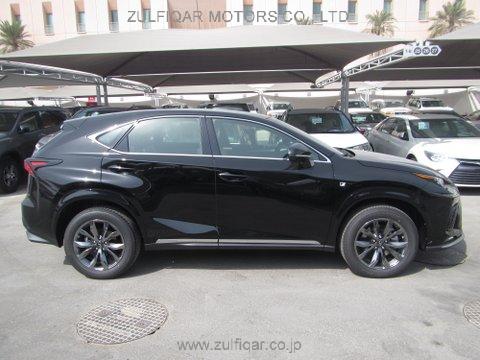 LEXUS NX 300 2018 Image 4