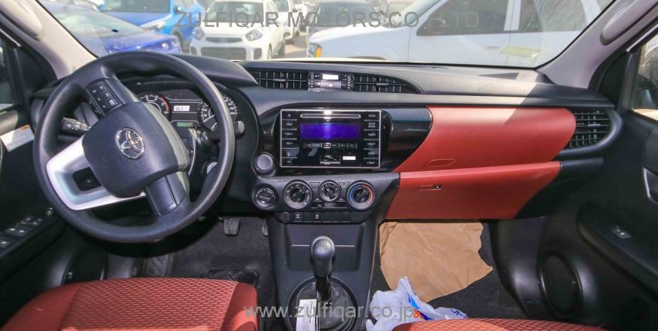 TOYOTA HILUX 2017 Image 2
