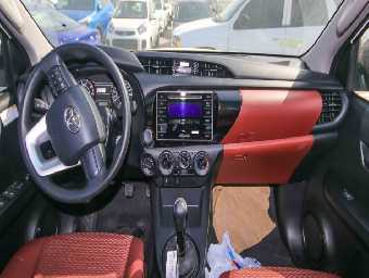 TOYOTA HILUX 2017 Image 2