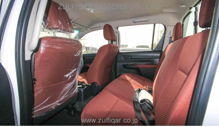 TOYOTA HILUX 2017 Image 8