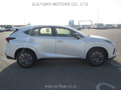 LEXUS NX 300 2018 Image 4