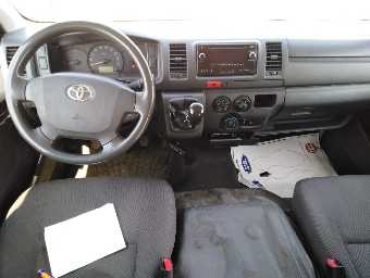 TOYOTA HIACE WAGON 2015 Image 2