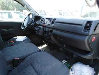 TOYOTA HIACE 2016 Image 8