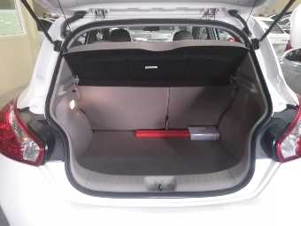 NISSAN TIIDA 2016 Image 8