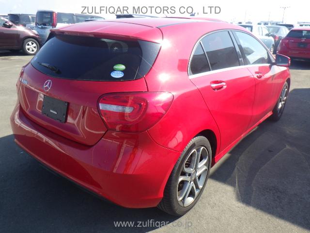 MERCEDES BENZ A CLASS 2015 Image 5