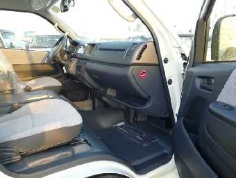 TOYOTA HIACE WAGON 2018 Image 9