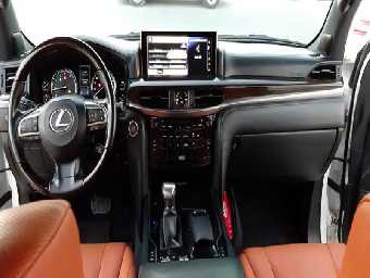 LEXUS LX 570 2017 Image 2