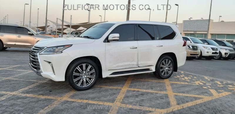 LEXUS LX 570 2017 Image 7