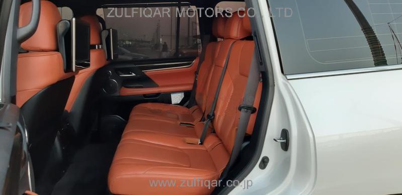 LEXUS LX 570 2017 Image 8