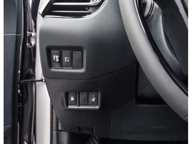 TOYOTA C-HR 2019 Image 20