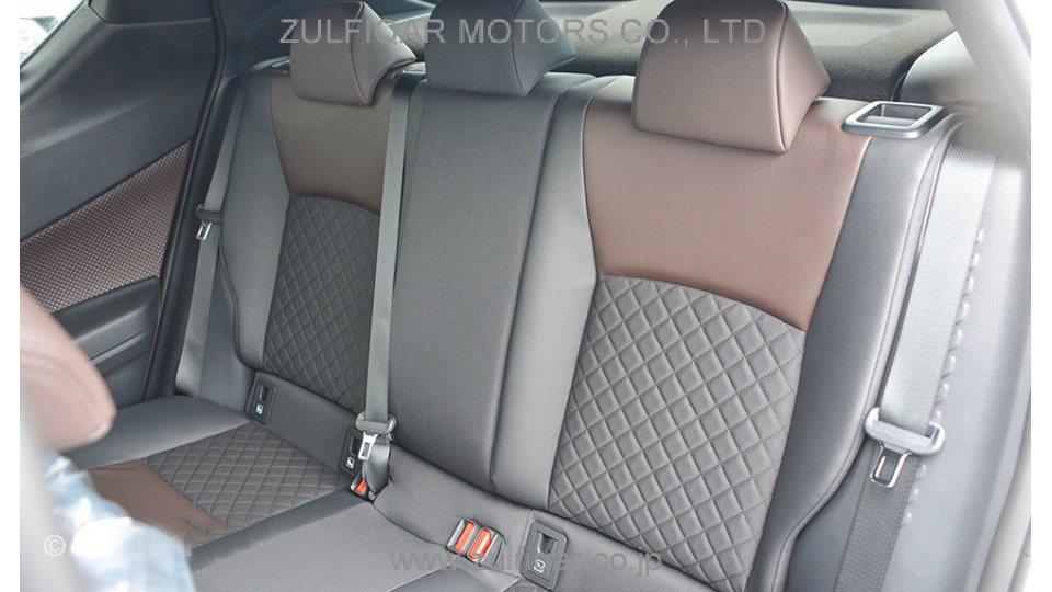 TOYOTA C-HR 2019 Image 9