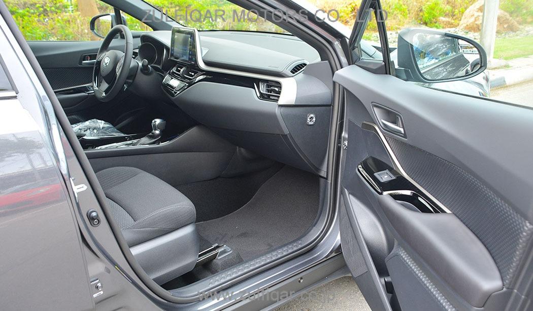 TOYOTA C-HR 2019 Image 12