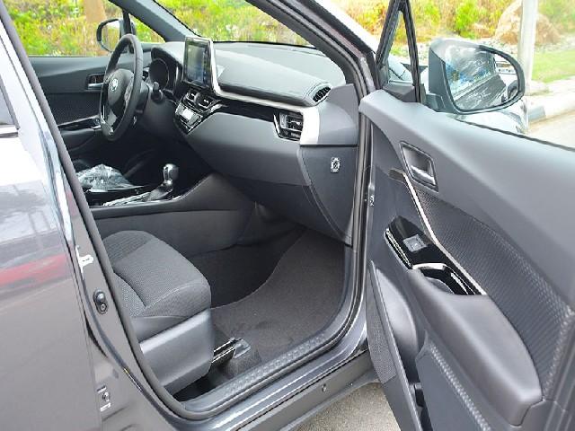 TOYOTA C-HR 2019 Image 19