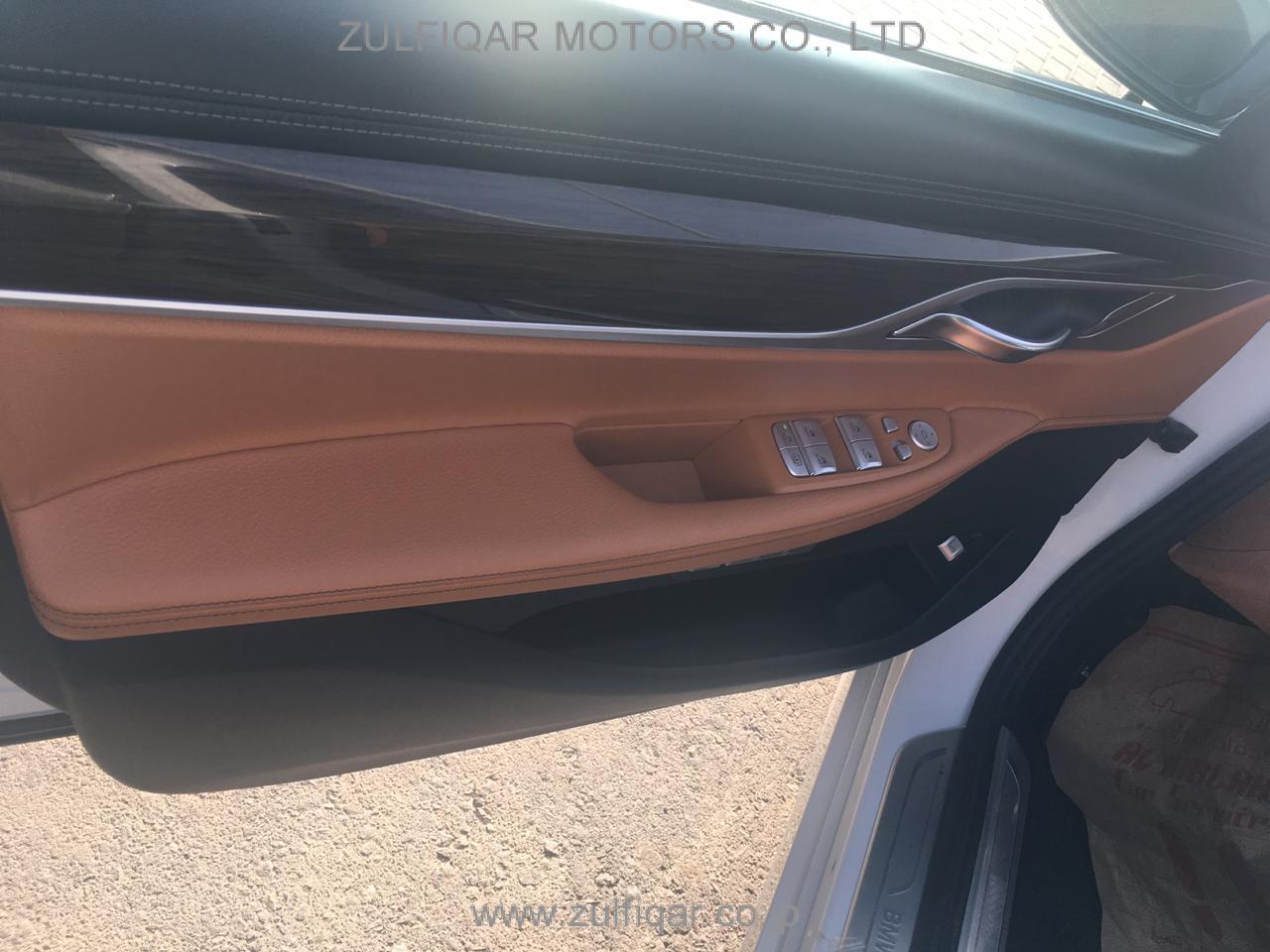BMW 7 SERIES 2017 Image 10