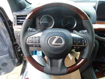 LEXUS LX 570 2019 Image 13