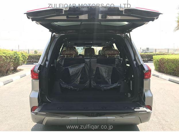 LEXUS LX 570 2018 Image 7