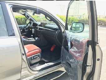 LEXUS LX 570 2018 Image 9