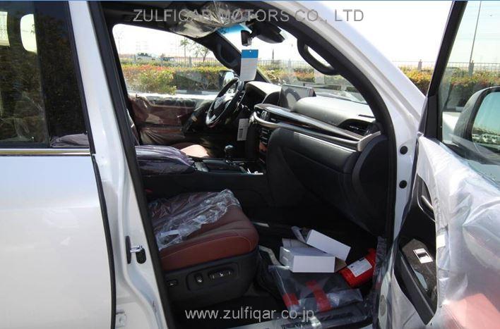 LEXUS LX 570 2019 Image 9