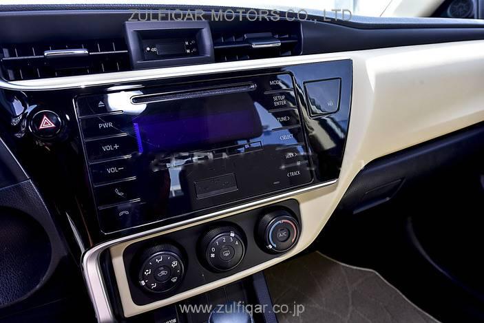 TOYOTA COROLLA 2017 Image 10