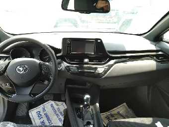 TOYOTA C-HR 2018 Image 2