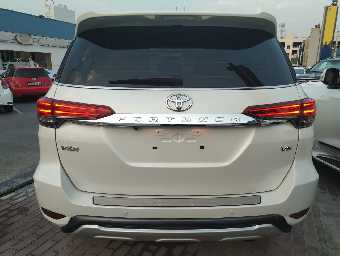 TOYOTA FORTUNER 2018 Image 3