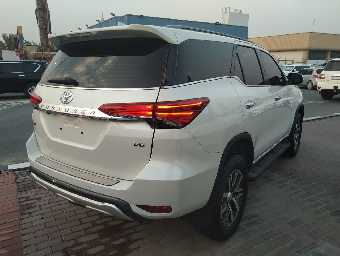TOYOTA FORTUNER 2018 Image 6