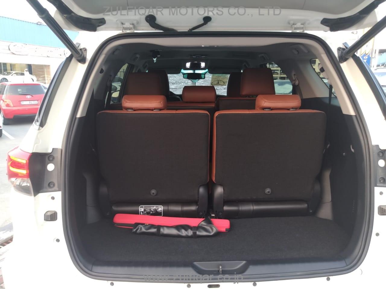 TOYOTA FORTUNER 2018 Image 9