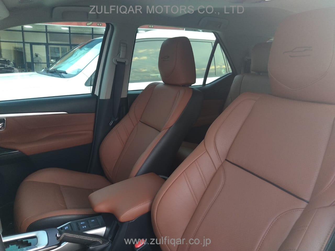 TOYOTA FORTUNER 2018 Image 10