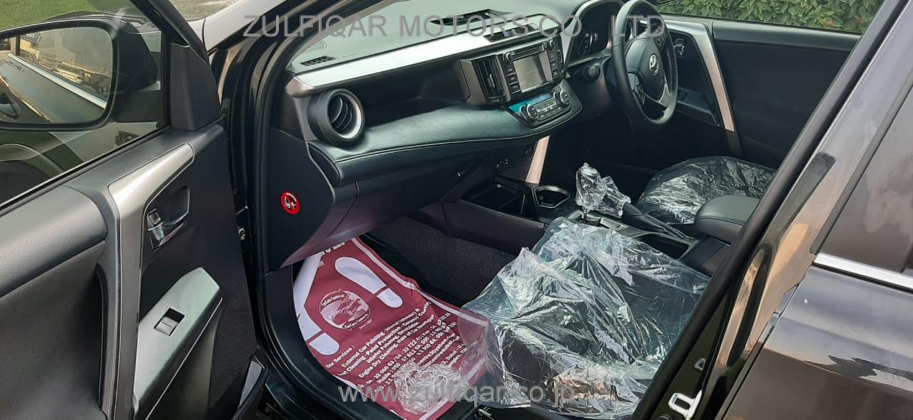 TOYOTA RAV-4 2017 Image 9