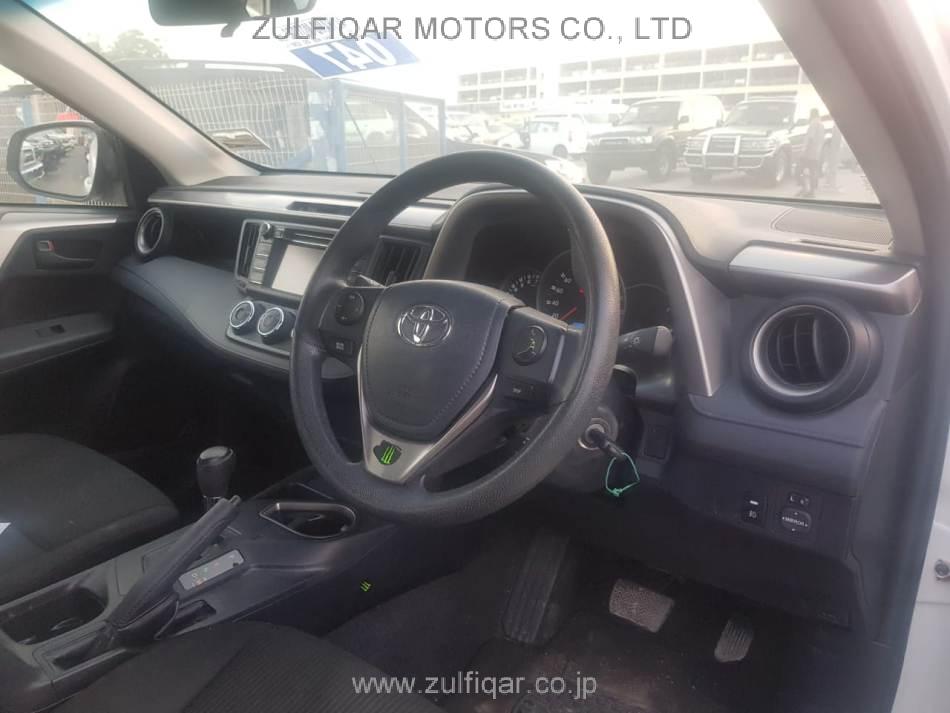 TOYOTA RAV-4 2016 Image 8