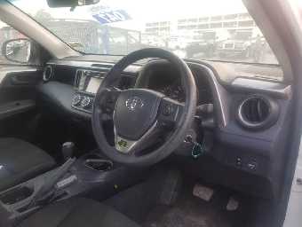 TOYOTA RAV-4 2016 Image 8