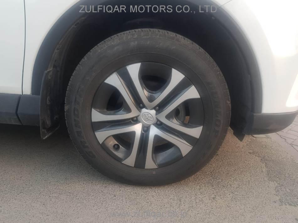 TOYOTA RAV-4 2016 Image 10