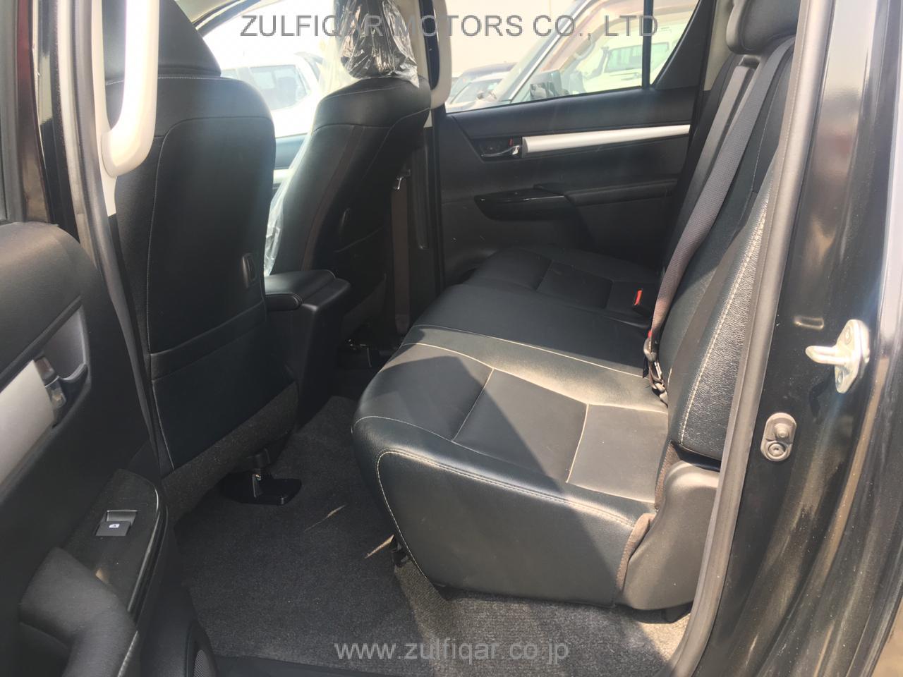 TOYOTA HILUX 2017 Image 9
