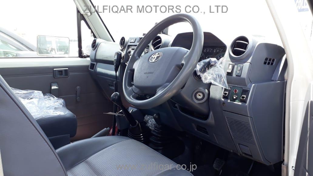 TOYOTA LAND CRUISER 2011 Image 2