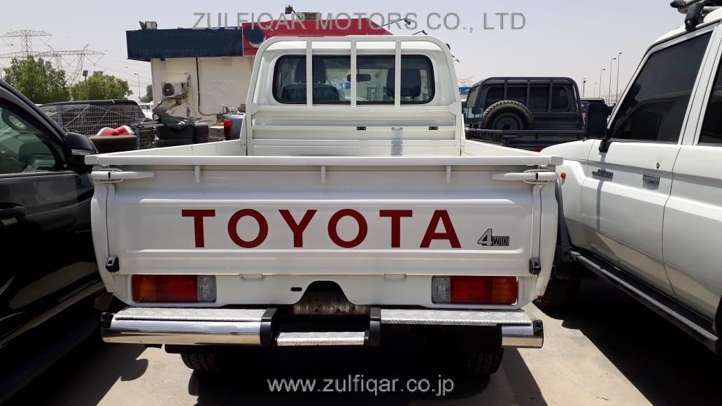 TOYOTA LAND CRUISER 2011 Image 3