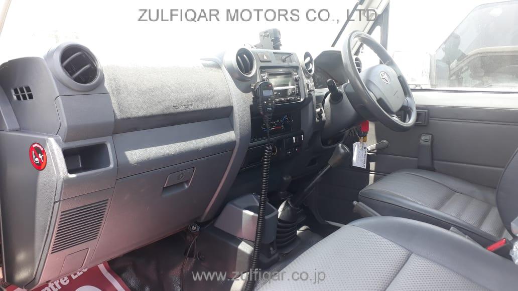 TOYOTA LAND CRUISER 2011 Image 7