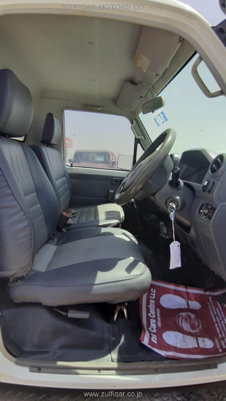 TOYOTA LAND CRUISER 2011 Image 3