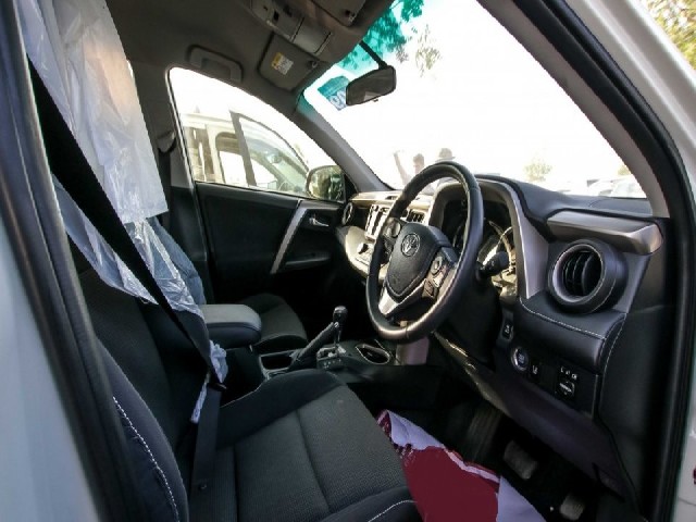 TOYOTA RAV-4 2017 Image 23