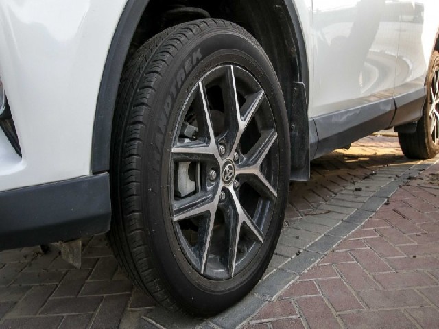 TOYOTA RAV-4 2017 Image 24