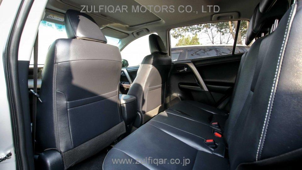 TOYOTA RAV-4 2017 Image 8